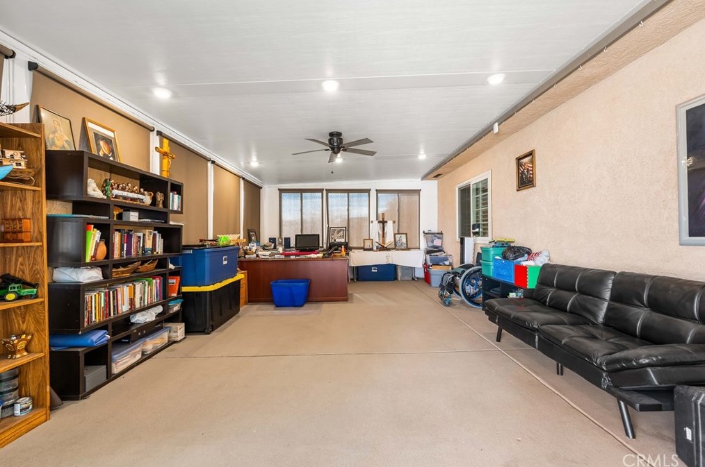 9081 Pinon Ave, Hesperia CA  92345-3773 exterior