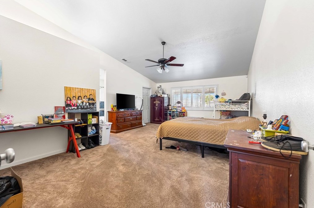 9081 Pinon Ave, Hesperia CA  92345-3773 exterior