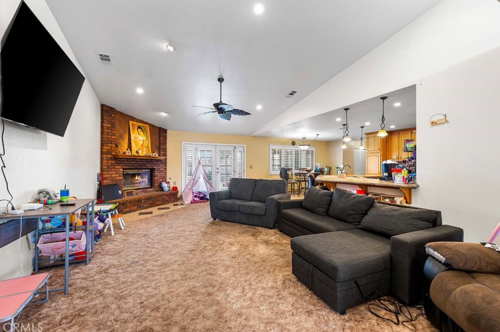 9081 Pinon Ave, Hesperia CA  92345-3773 exterior