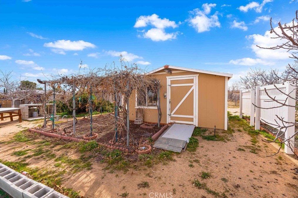 9081 Pinon Ave, Hesperia CA  92345-3773 exterior
