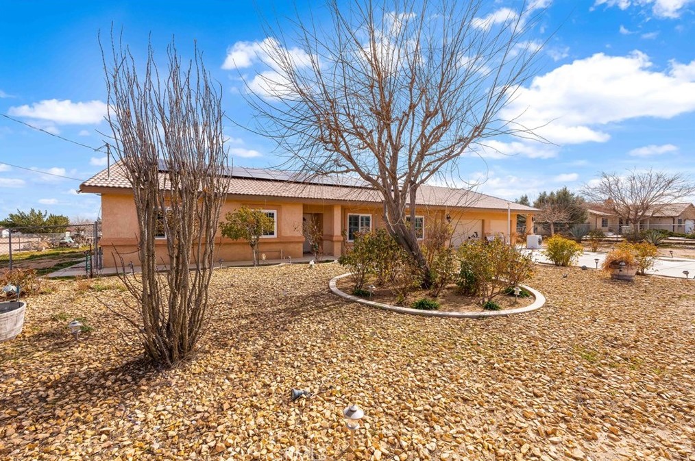 9081 Pinon Ave, Hesperia CA  92345-3773 exterior