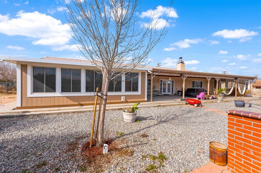 9081 Pinon Ave, Hesperia CA  92345-3773 exterior