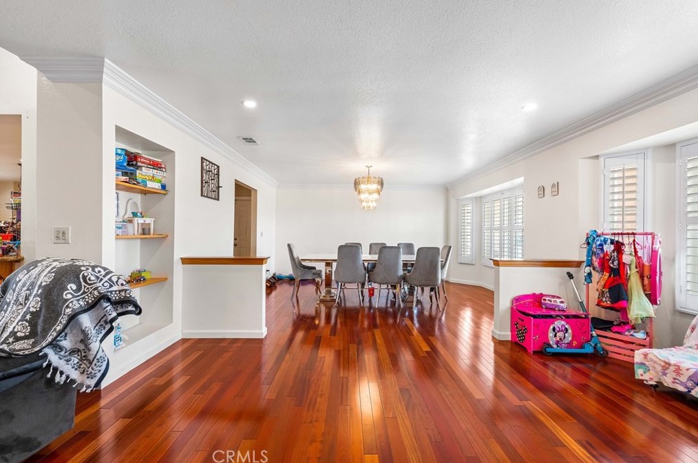 9081 Pinon Ave, Hesperia CA  92345-3773 exterior