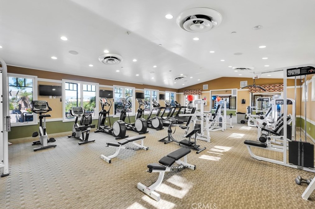 4018 Tradewinds Dr, Oxnard CA  93035-0014 exterior