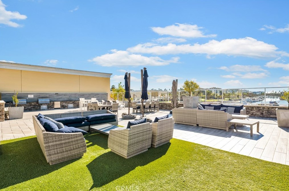 4018 Tradewinds Dr, Oxnard CA  93035-0014 exterior