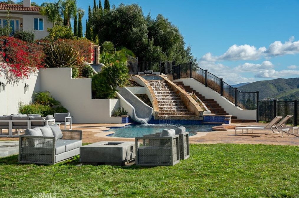 13248 Nightsky Dr, Camarillo CA  93012-9266 exterior