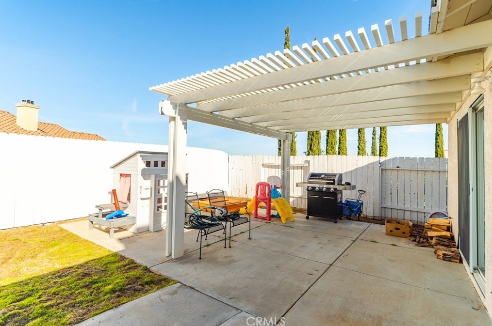 38437 Cougar Pass, Palmdale CA  93551-5017 exterior