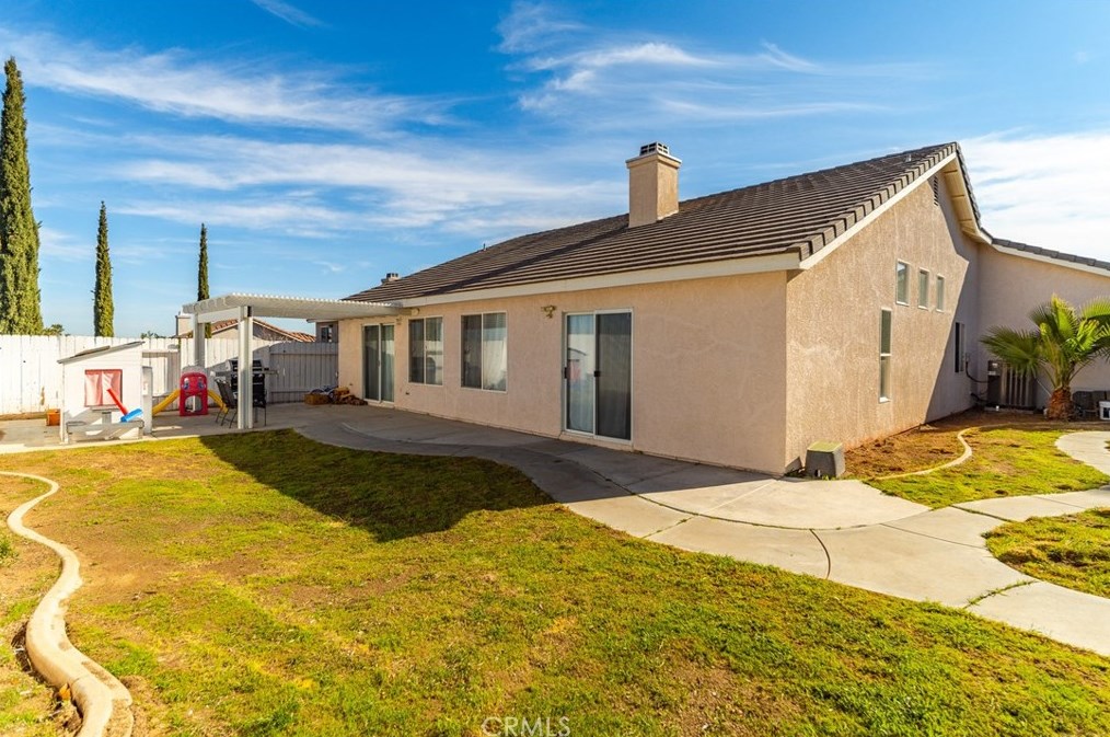 38437 Cougar Pass, Palmdale CA  93551-5017 exterior