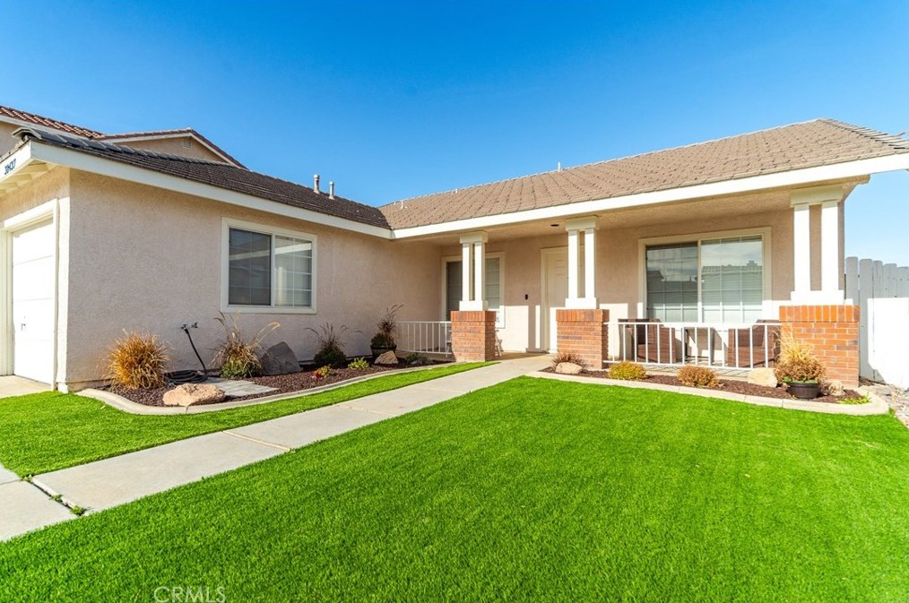 38437 Cougar Pass, Palmdale CA  93551-5017 exterior