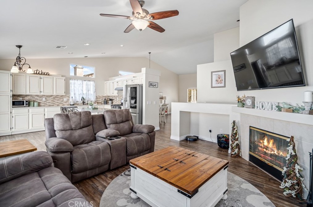 38437 Cougar Pass, Palmdale CA  93551-5017 exterior