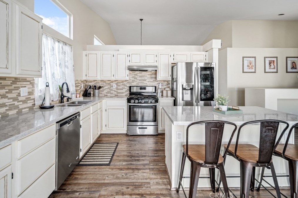 38437 Cougar Pass, Palmdale CA  93551-5017 exterior