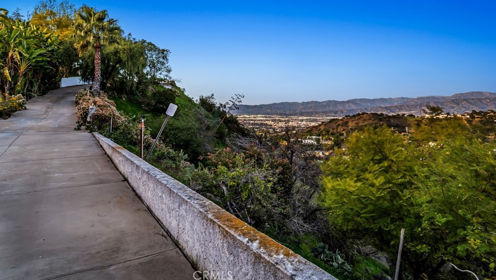 8600 Skyline Dr, Los Angeles CA  90046-1420 exterior