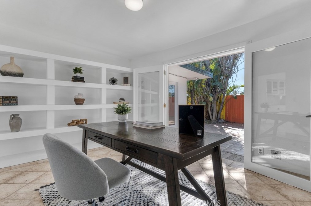 8600 Skyline Dr, Los Angeles CA  90046-1420 exterior