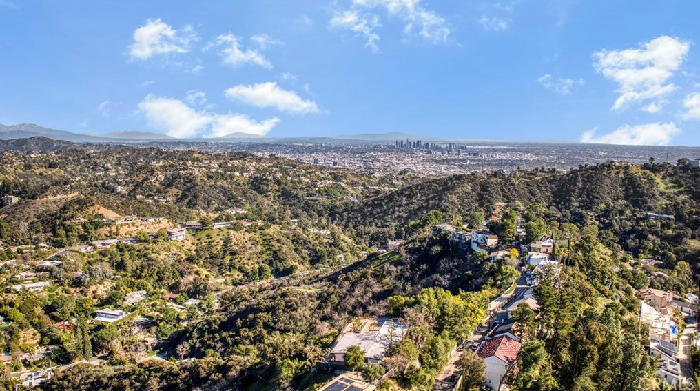 8600 Skyline Dr, Los Angeles CA  90046-1420 exterior