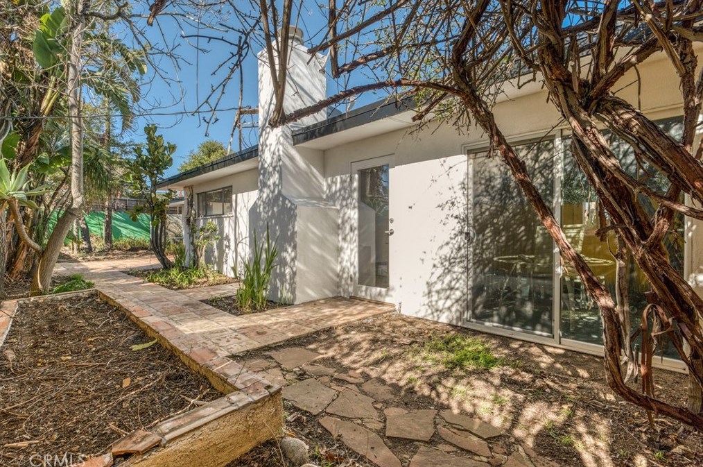 8600 Skyline Dr, Los Angeles CA  90046-1420 exterior