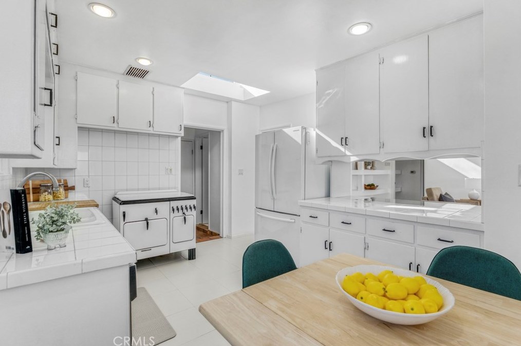 8600 Skyline Dr, Los Angeles CA  90046-1420 exterior