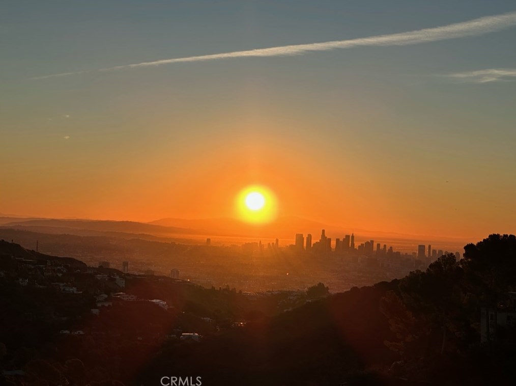 8600 Skyline Dr, Los Angeles CA  90046-1420 exterior