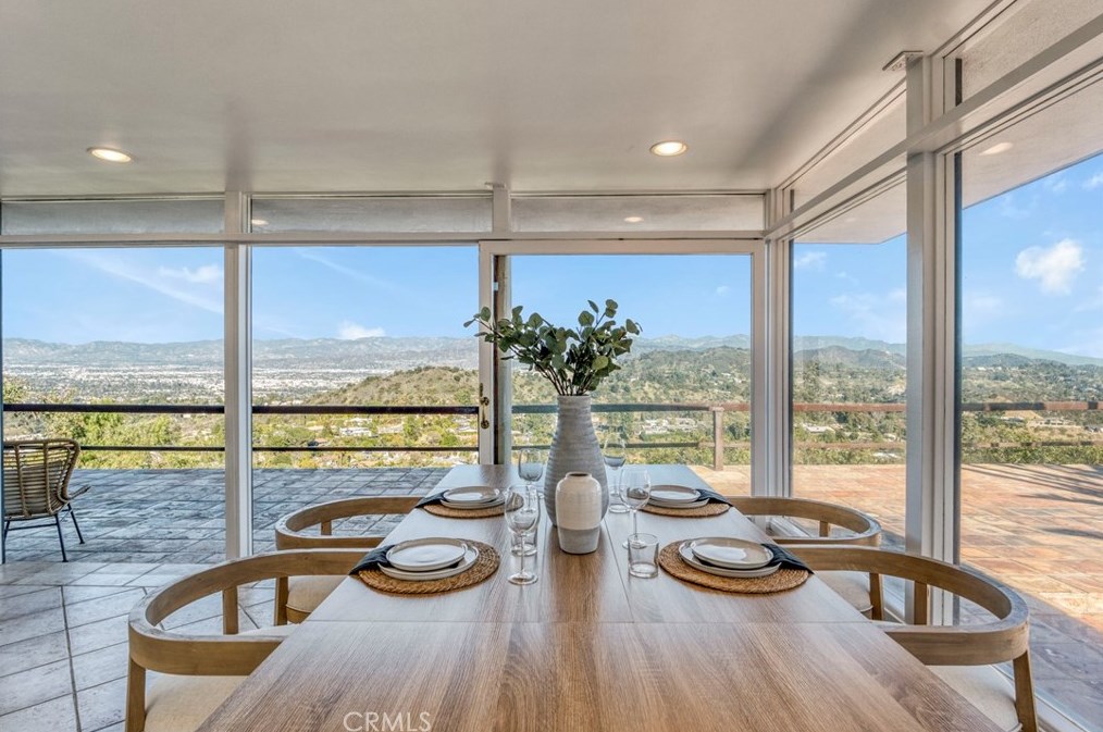 8600 Skyline Dr, Los Angeles CA  90046-1420 exterior