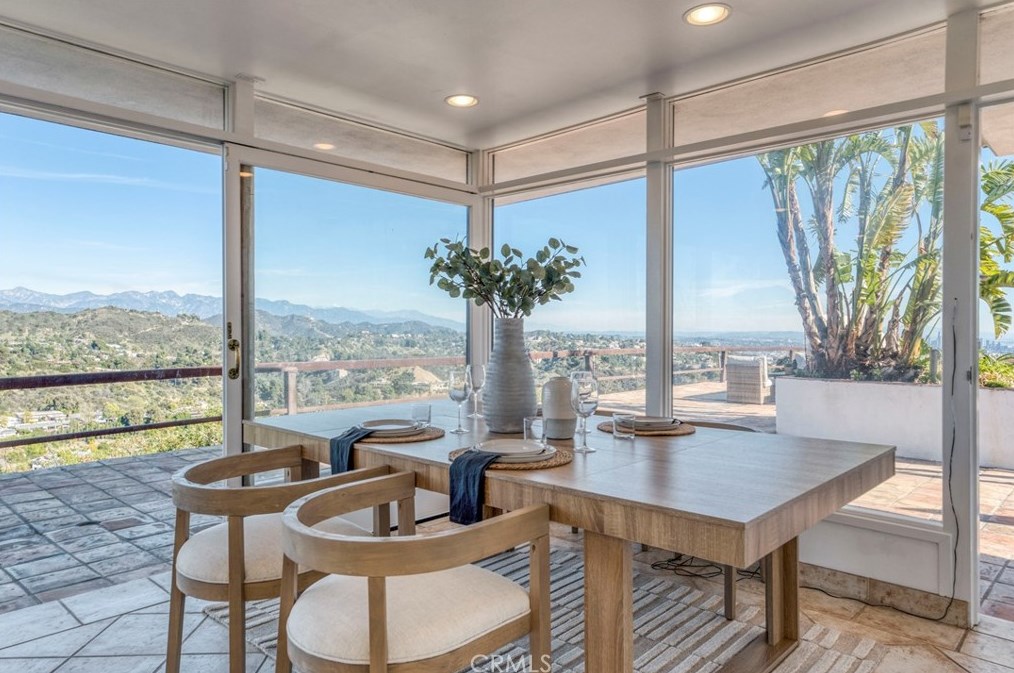 8600 Skyline Dr, Los Angeles CA  90046-1420 exterior