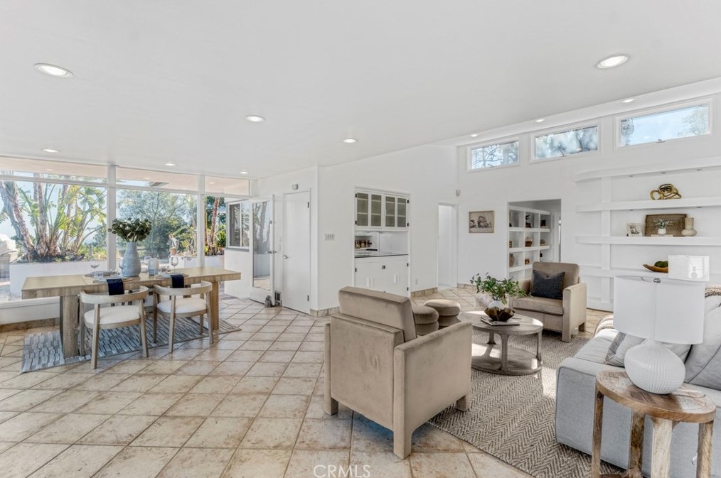 8600 Skyline Dr, Los Angeles CA  90046-1420 exterior