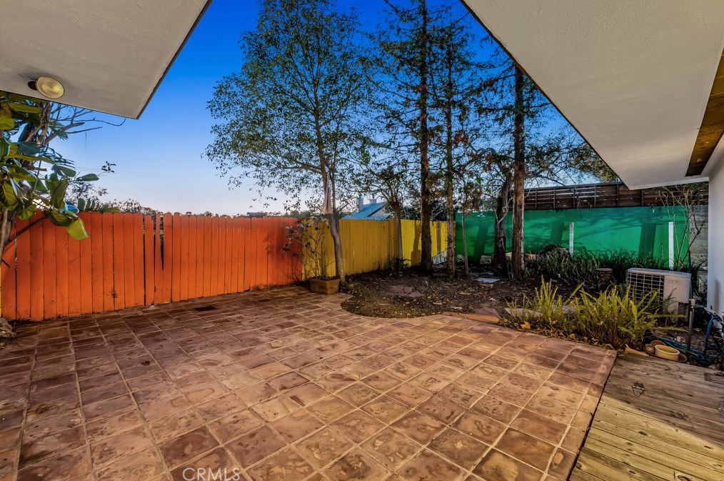 8600 Skyline Dr, Los Angeles CA  90046-1420 exterior