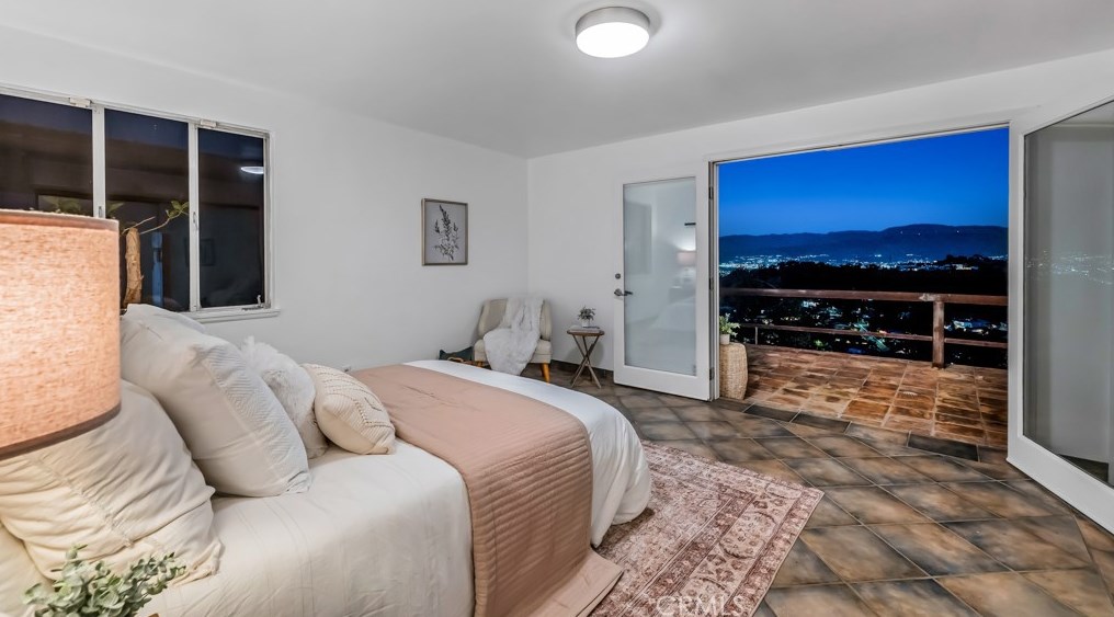 8600 Skyline Dr, Los Angeles CA  90046-1420 exterior