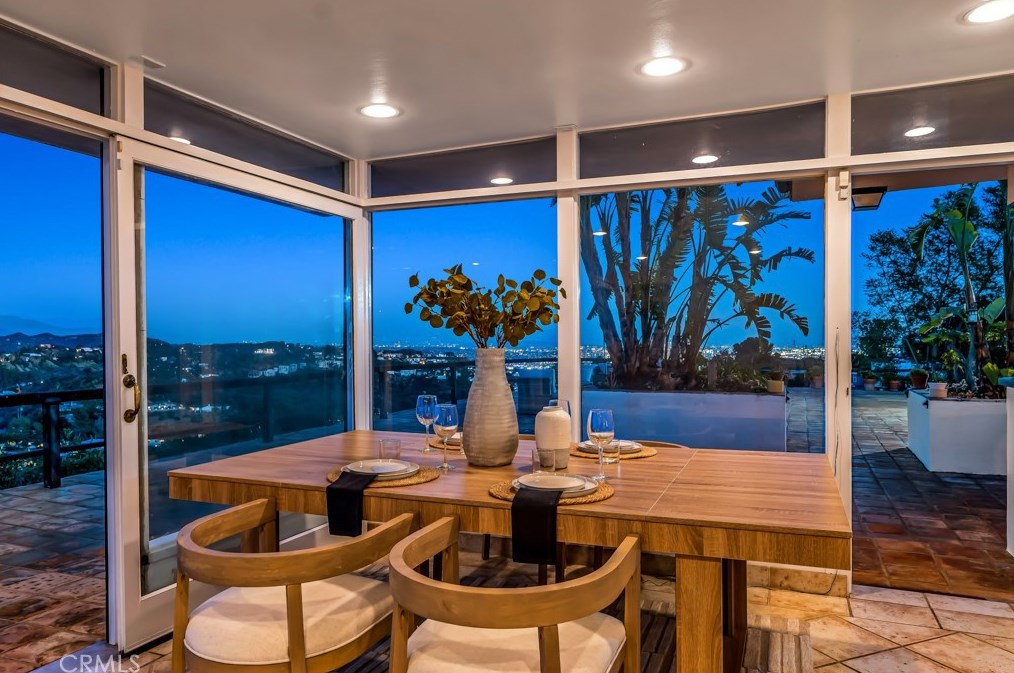 8600 Skyline Dr, Los Angeles CA  90046-1420 exterior