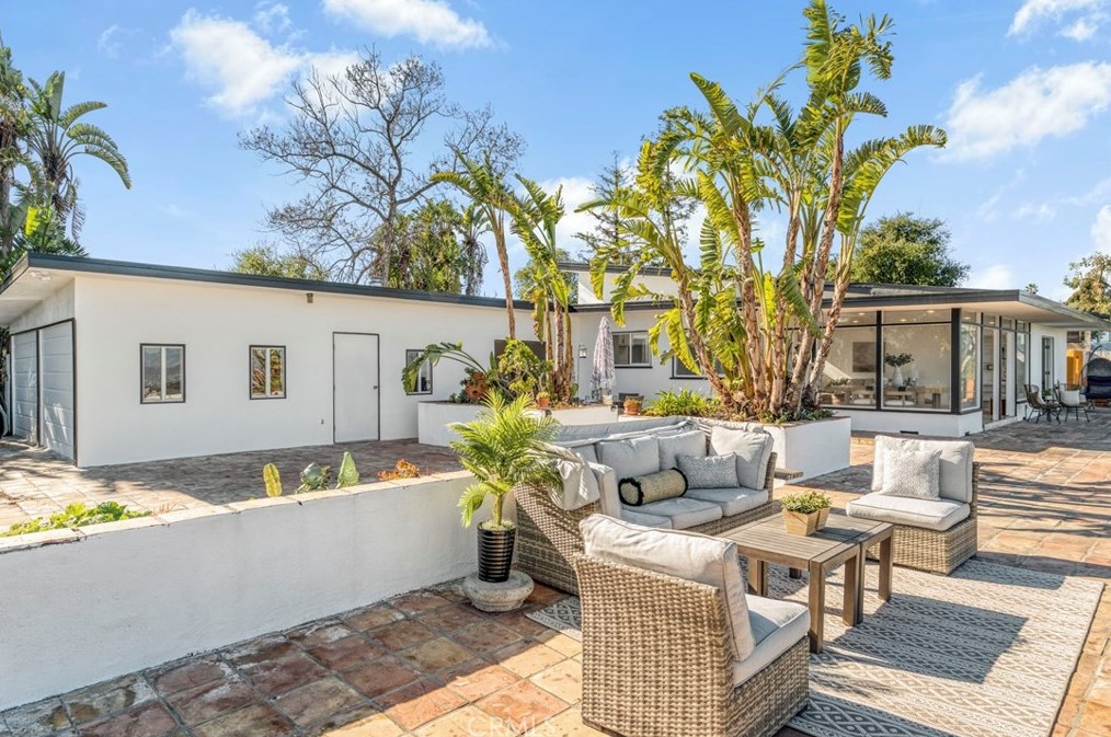 8600 Skyline Dr, Los Angeles CA  90046-1420 exterior