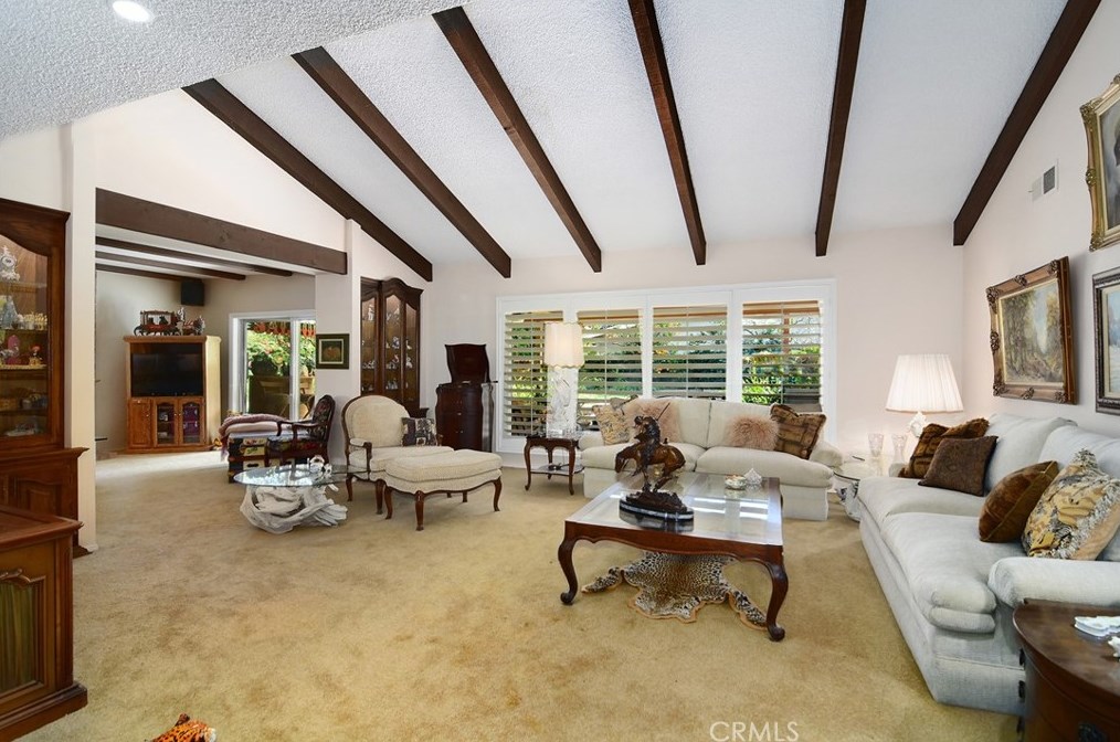 19730 Greenbriar Dr, Los Angeles CA  91356-5427 exterior