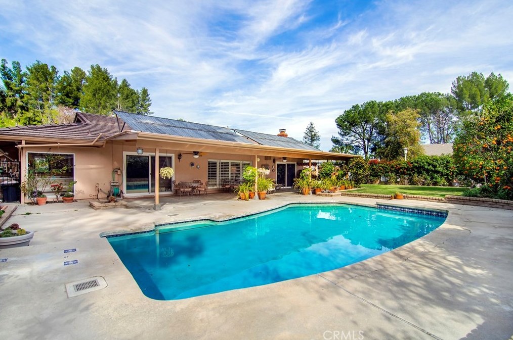 19730 Greenbriar Dr, Los Angeles CA  91356-5427 exterior