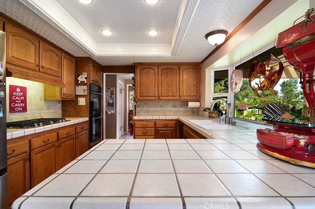 19730 Greenbriar Dr, Los Angeles CA  91356-5427 exterior