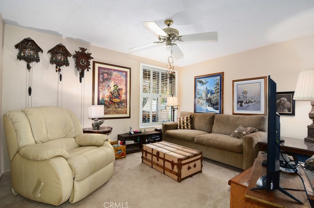 19730 Greenbriar Dr, Los Angeles CA  91356-5427 exterior