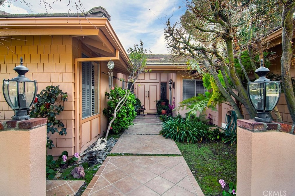 19730 Greenbriar Dr, Los Angeles CA  91356-5427 exterior