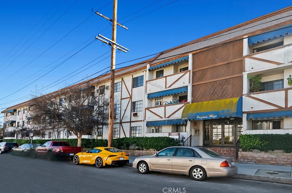 18530 Hatteras St, Los Angeles CA  91356-1958 exterior