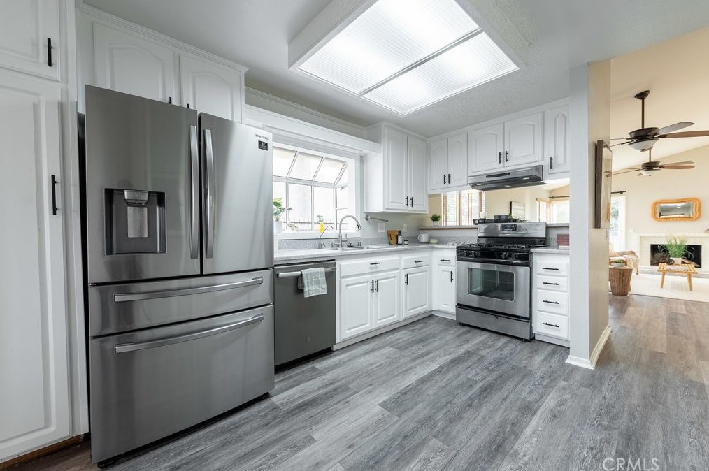 23128 Calvello Dr, Santa Clarita CA  91354-1360 exterior