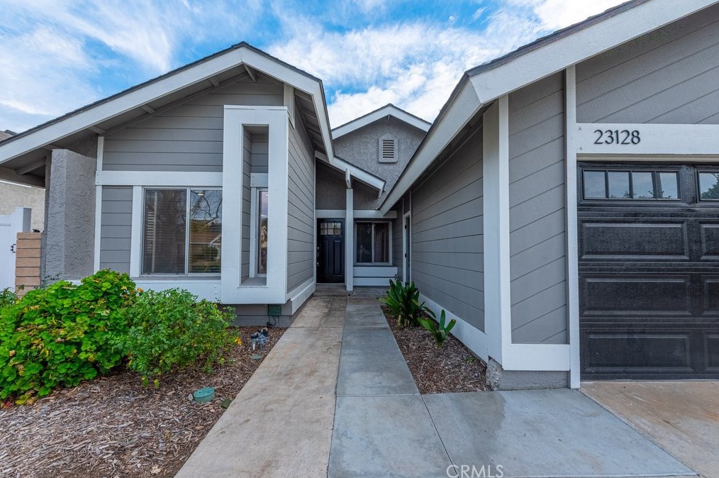 23128 Calvello Dr, Santa Clarita CA  91354-1360 exterior