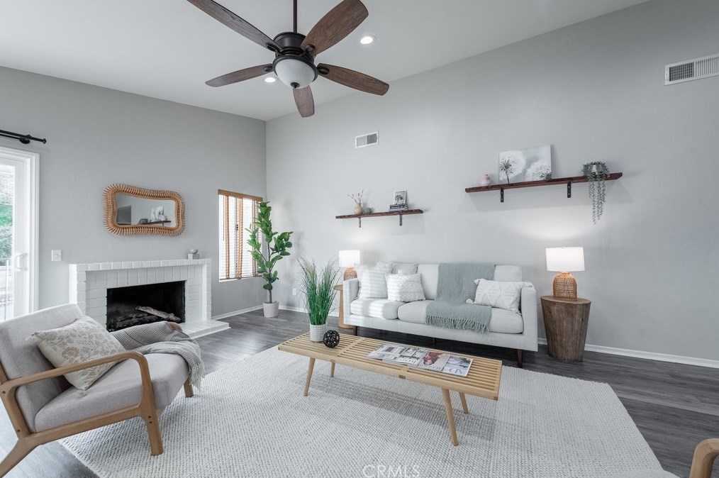 23128 Calvello Dr, Santa Clarita CA  91354-1360 exterior