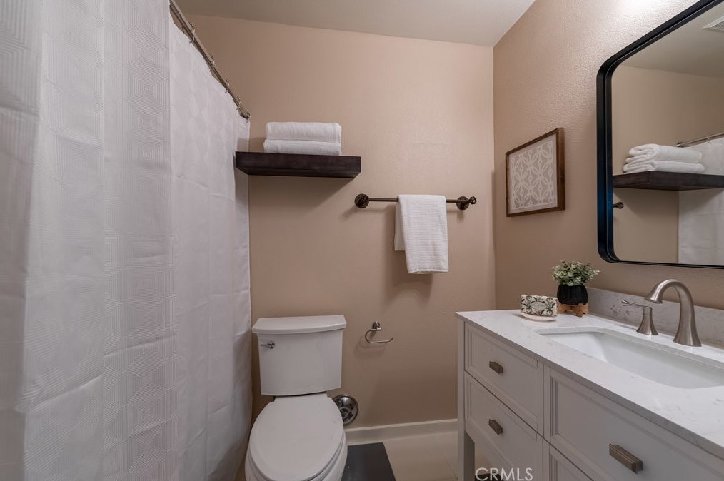 23128 Calvello Dr, Santa Clarita CA  91354-1360 exterior