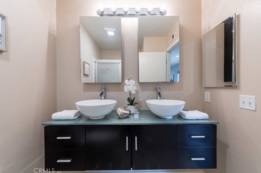 23128 Calvello Dr, Santa Clarita CA  91354-1360 exterior