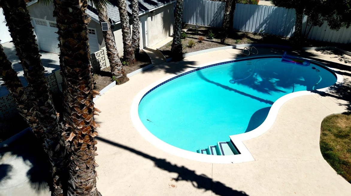 18635 Lanark St, Los Angeles CA  91335-1234 exterior