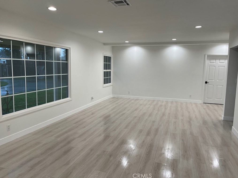 18635 Lanark St, Los Angeles CA  91335-1234 exterior