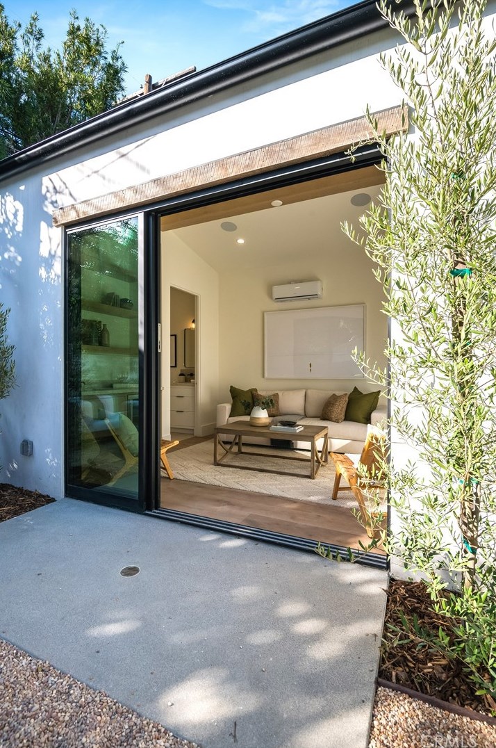4243 Beeman Ave, North Hollywood CA  91604-1519 exterior