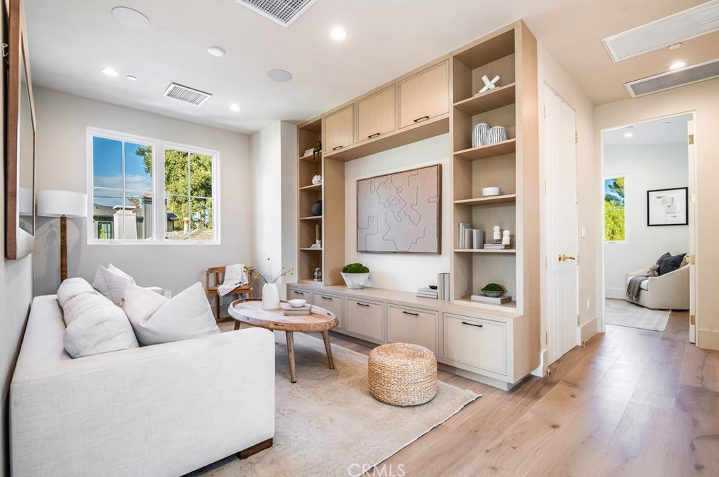 4243 Beeman Ave, North Hollywood CA  91604-1519 exterior