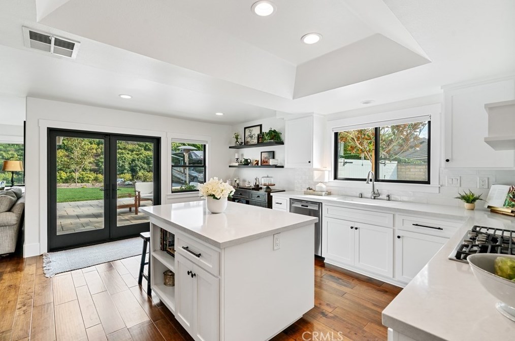 1810 Via Latina Dr, Camarillo CA  93012-8826 exterior