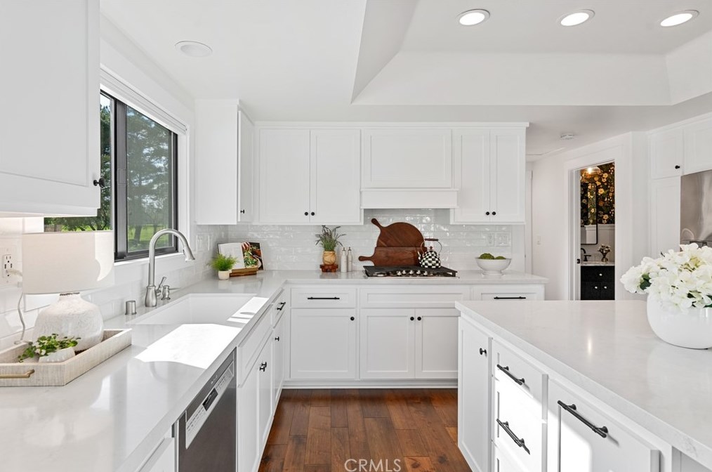 1810 Via Latina Dr, Camarillo CA  93012-8826 exterior