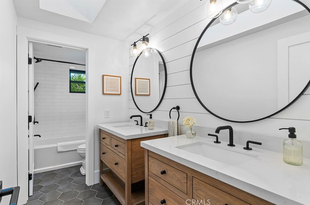 1810 Via Latina Dr, Camarillo CA  93012-8826 exterior