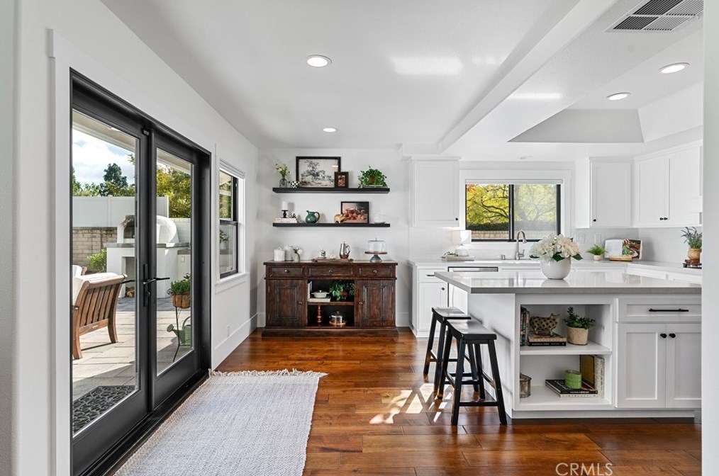 1810 Via Latina Dr, Camarillo CA  93012-8826 exterior