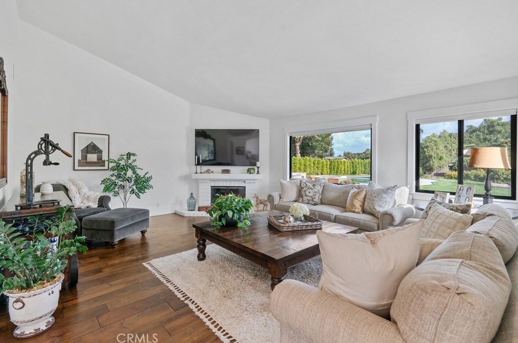 1810 Via Latina Dr, Camarillo CA  93012-8826 exterior