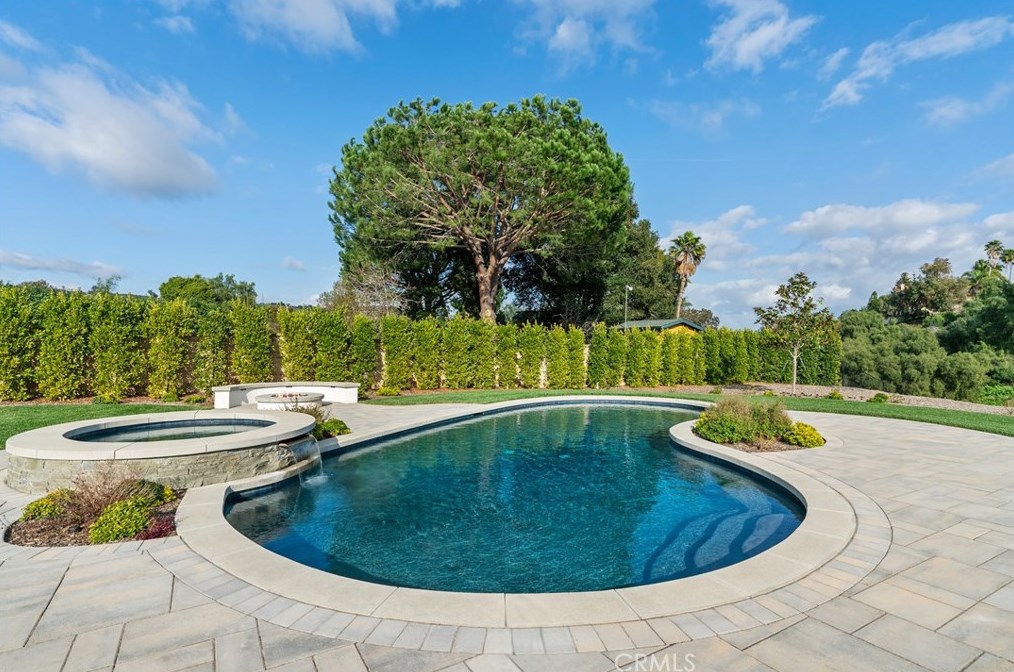 1810 Via Latina Dr, Camarillo CA  93012-8826 exterior