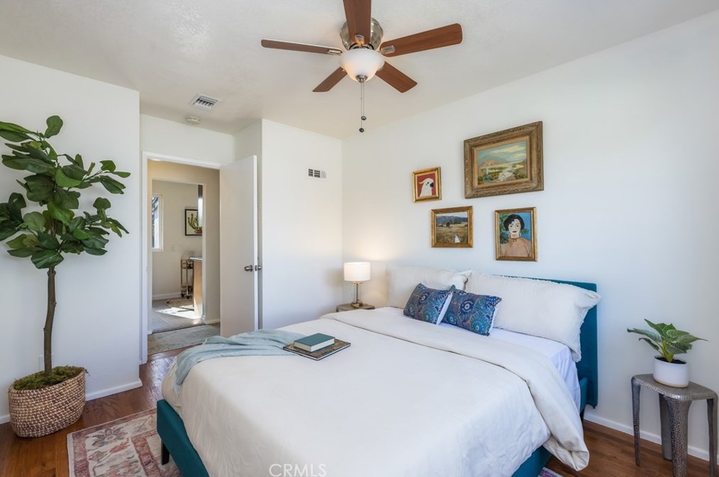 14300 Parthenia St, Van Nuys CA  91402-3209 exterior